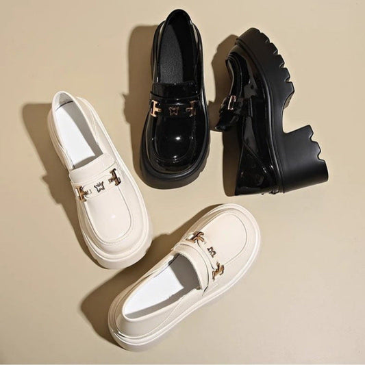 Chaussures en cuir noir à talon épais et sans lacets