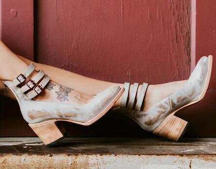 Élégance à talon et brides