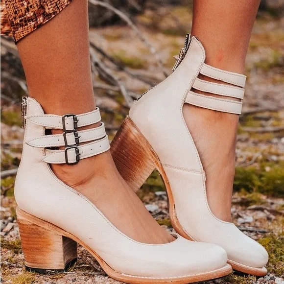 Élégance à talon et brides