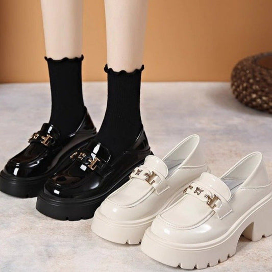 Chaussures en cuir noir à talon épais et sans lacets