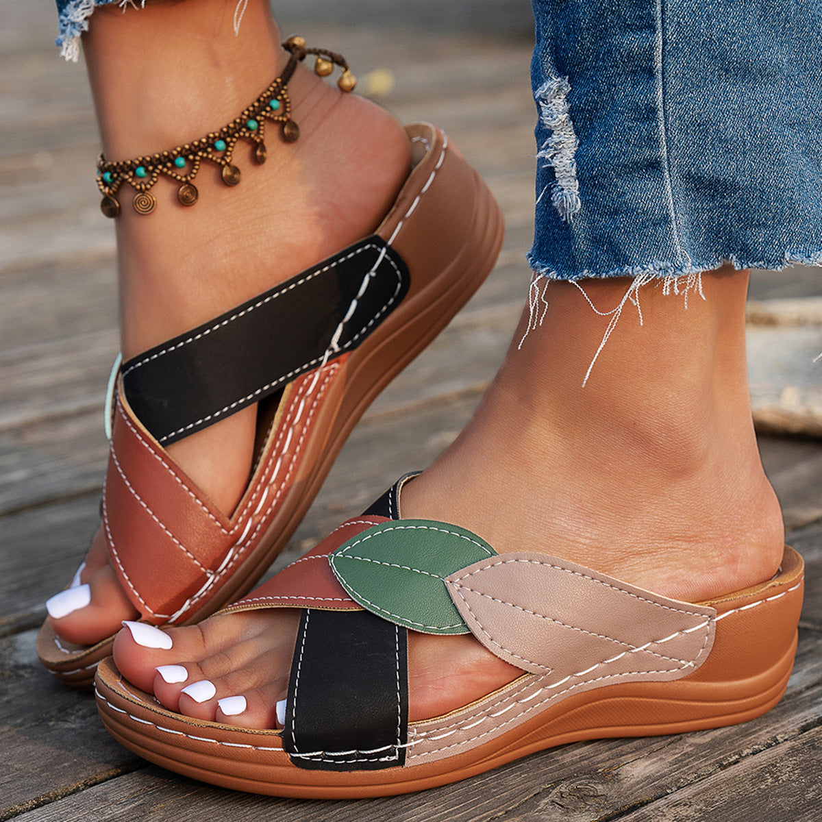 Mules à Semelle Épaisse Femme – Style Croisé et Bicolore avec Bout Ouvert